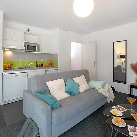 מלון דירות Nemea Centre 3*