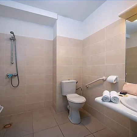 Nemea Centre 3* נאנסי