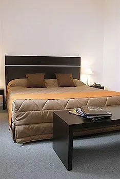 מלון דירות Nemea Centre 3*